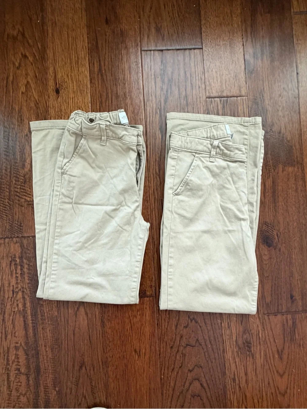 Chino Pants in Khaki uniform